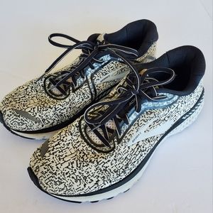 Brooks Adrenaline GTS 20 running shoe. Size 11 women's, white and black.